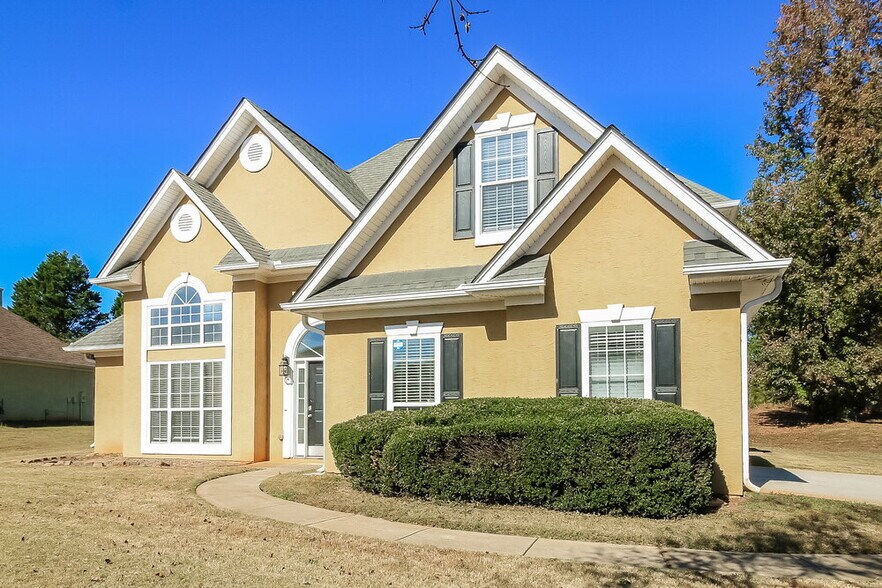 Building Photo - 453 Aviemore Loop