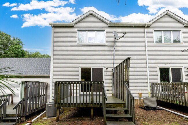 Building Photo - 94 Oak Ridge Dr