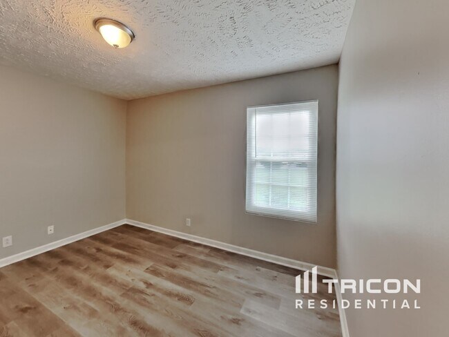 Building Photo - 2819 Elijah Dr