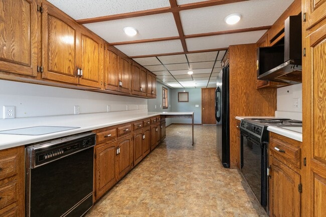 Building Photo - Adorable 4 bedroom | 2 bathroom | 2 car ga...