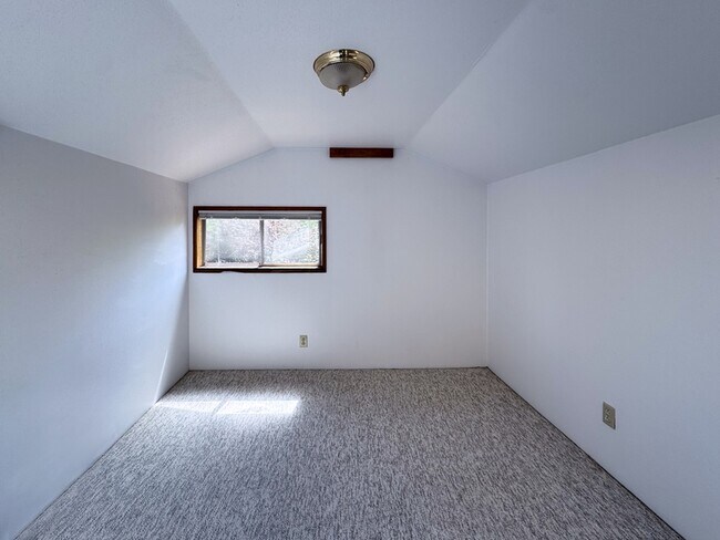 Building Photo - 310 1/2 East 31st Avenue