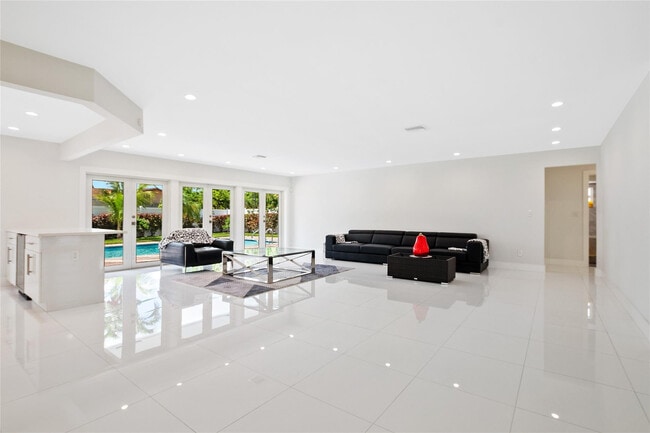 Building Photo - 21100 Highland Lakes Blvd