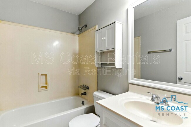 Building Photo - 11360 Creek Dr