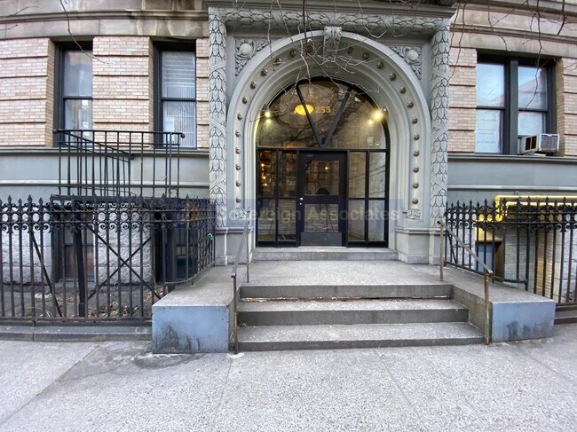 Building Photo - 255 Fort Washington Avenue