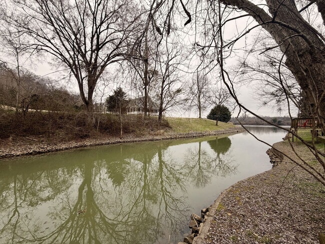 Building Photo - 3190 Waterfront Dr