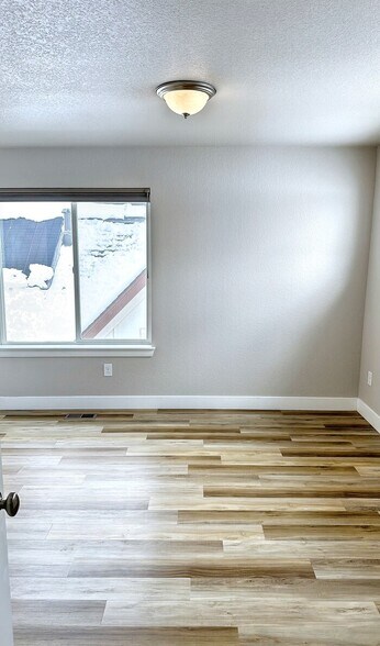 Building Photo - 5992 N Fulton St