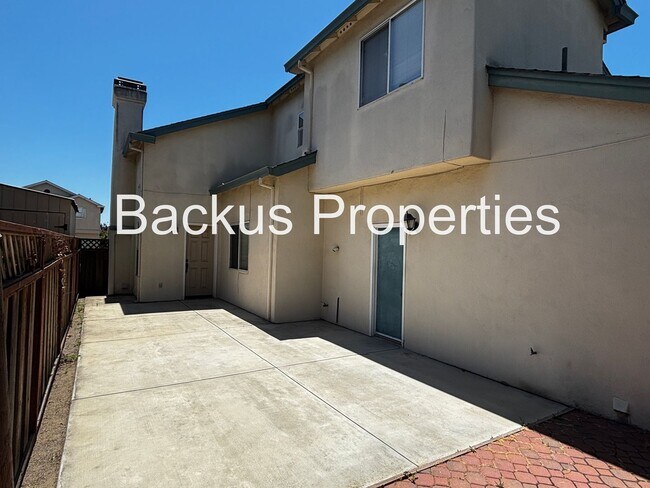Building Photo - Wonderful two bedroom home close to Constitution shopping center