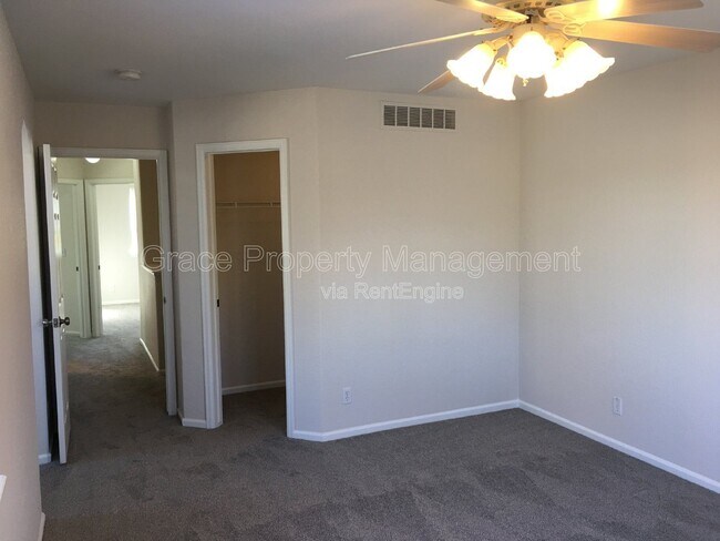Building Photo - 574 W 91st Dr