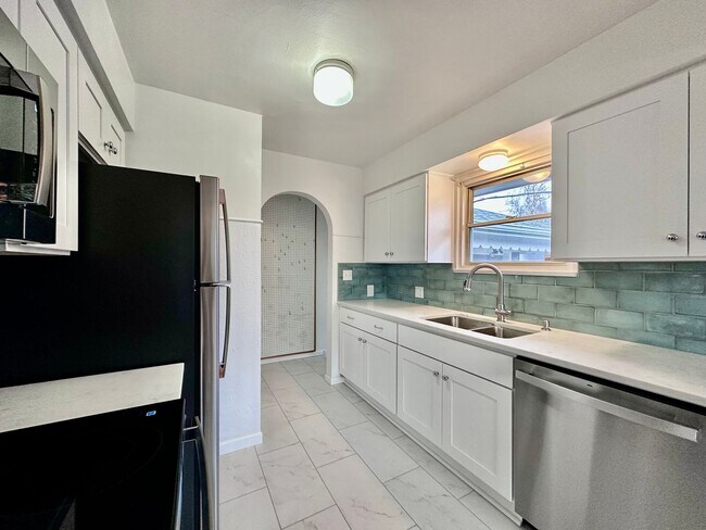 Building Photo - Bungalow Style Single-Family Home in Mt. Tabor Neighborhood