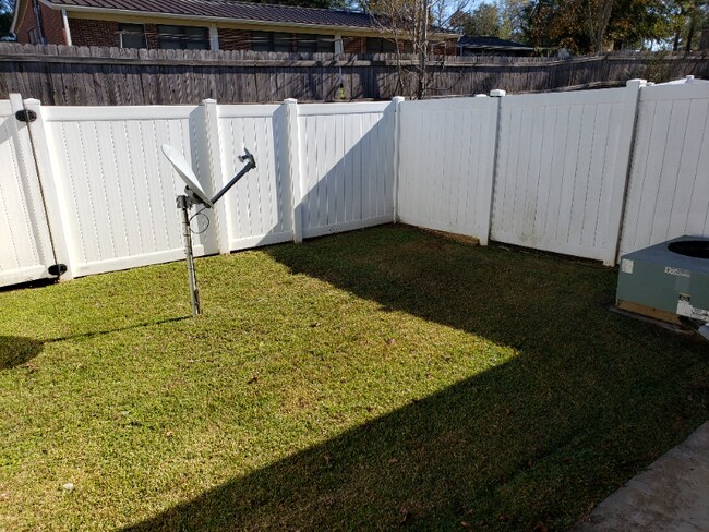 Building Photo - 120 Cody Dr