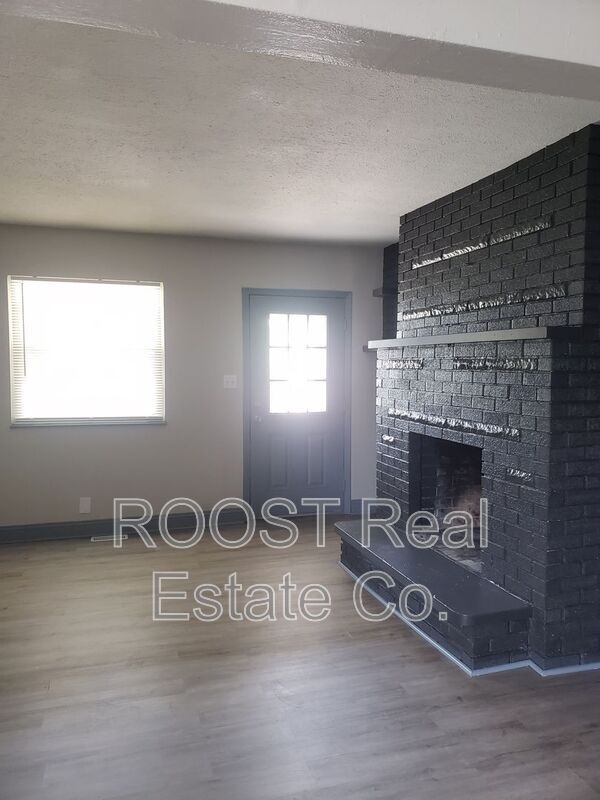 Building Photo - 209-211 N. Hague Avenue