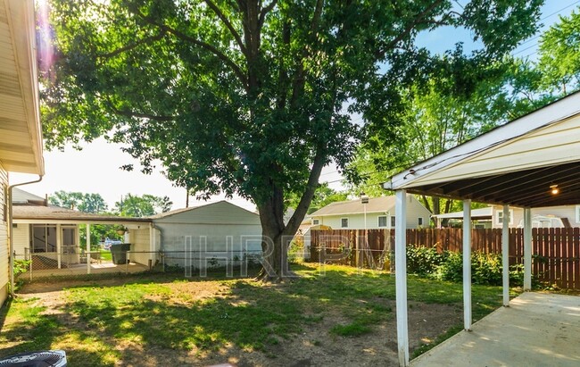 Building Photo - 2063 Belcher Dr