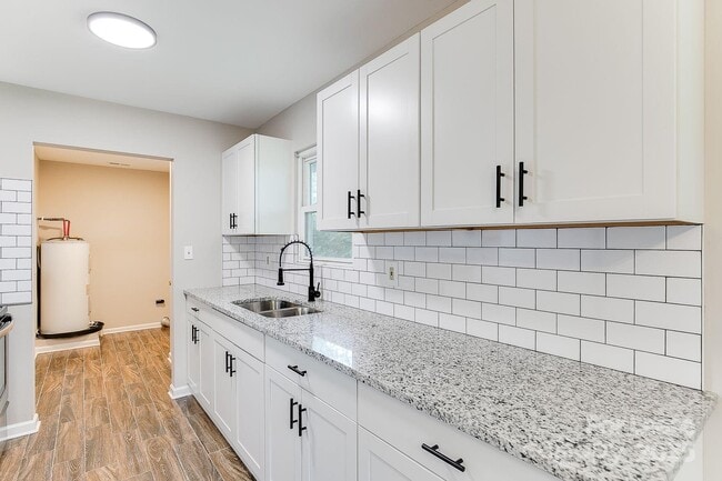 Building Photo - 4027 Bearwood Ave