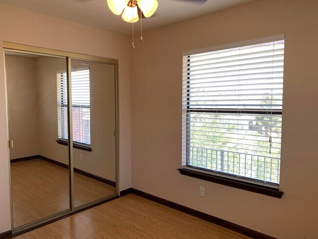 Building Photo - 6745 Ridge Top Dr