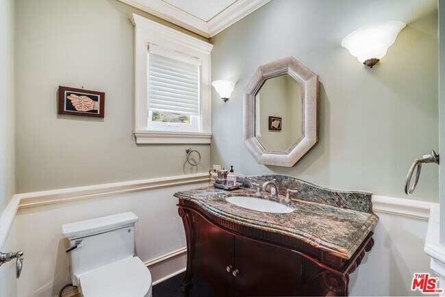 Building Photo - 6277 Sea Star Dr