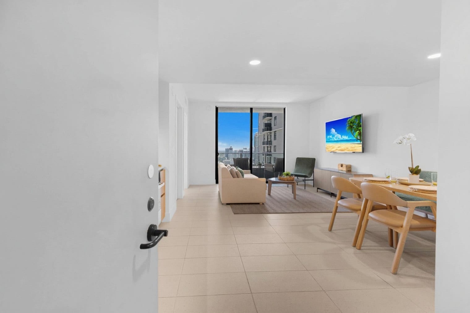 Building Photo - 601 NE 1st Ave