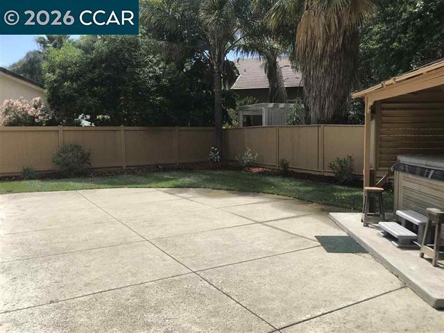 Building Photo - 689 Apple Hill Dr