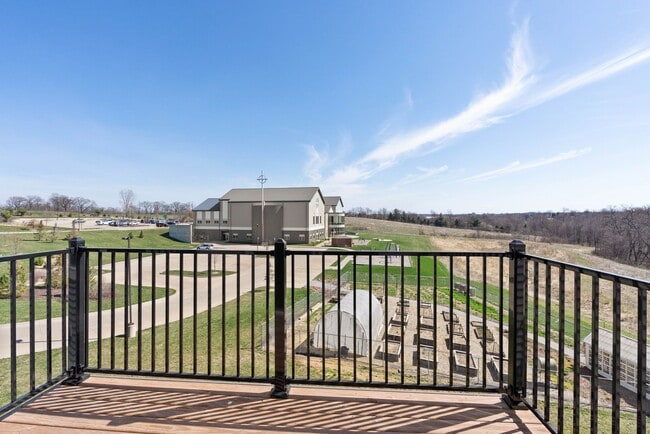Building Photo - Spacious 1-Bedroom/1.5-Bath, End/Corner unit 201, available 8/1/26