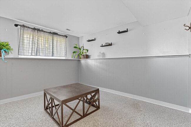 Building Photo - 830 Russell Ave