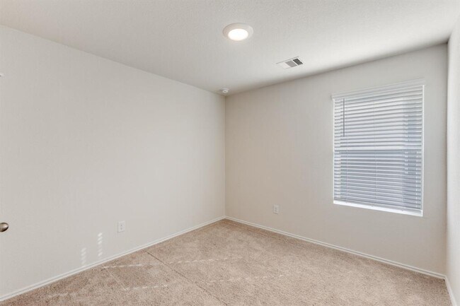 Building Photo - 250 Granary Dr