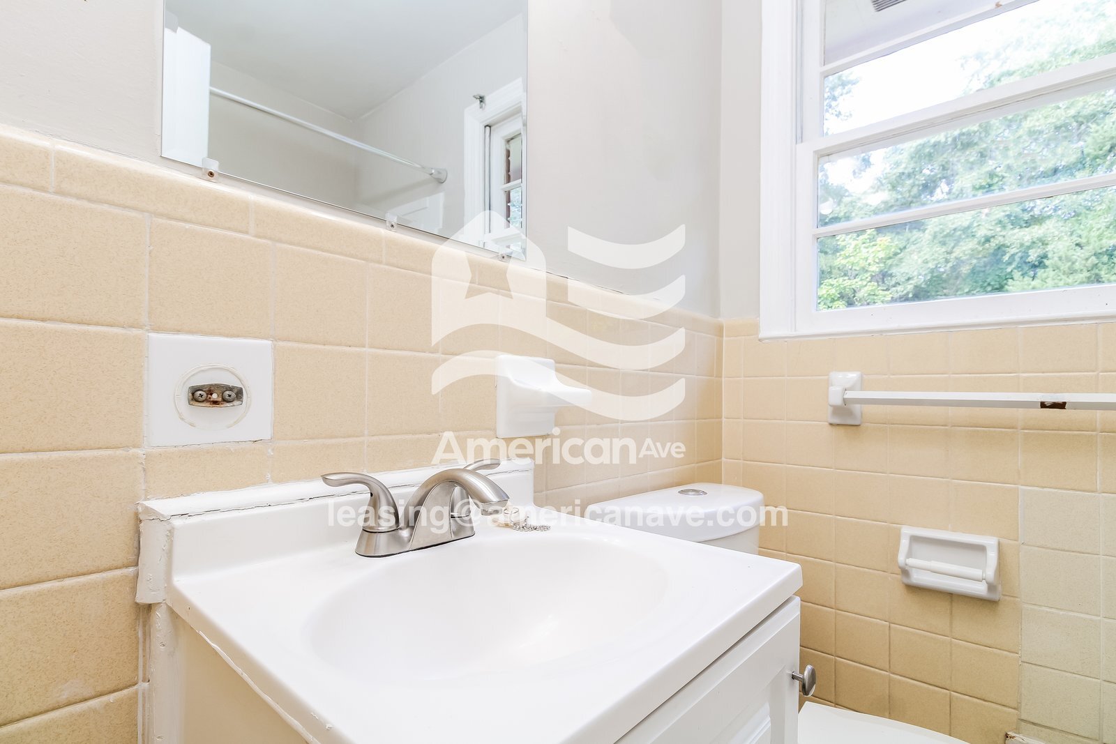 Building Photo - 5421 Meadow Dr