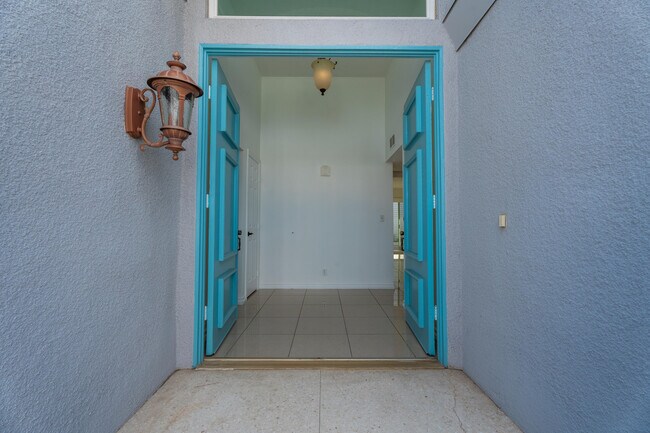 Building Photo - 2518 S Sierra Madre