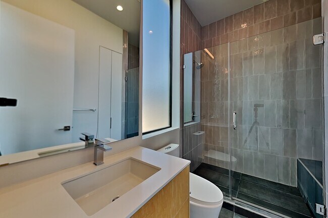 Building Photo - 906 Blackland Ct