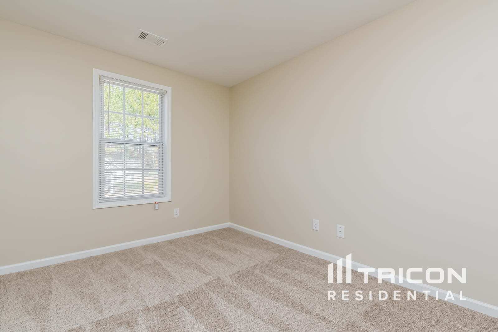 Building Photo - 136 Grove Park Ln
