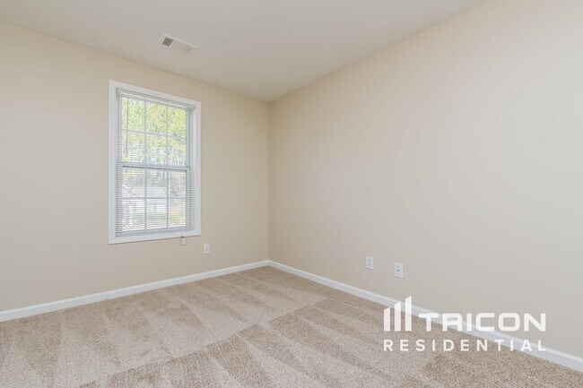 Building Photo - 136 Grove Park Ln