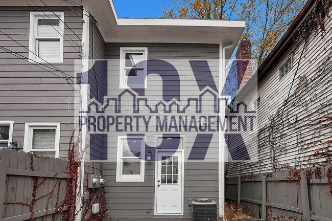 Building Photo - 1116 Summit St