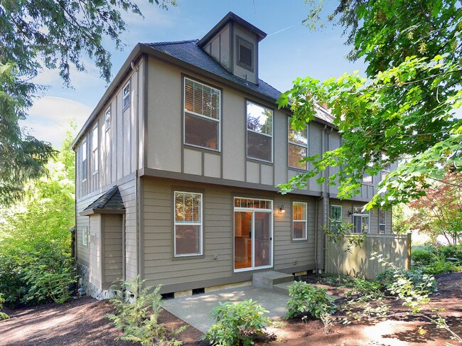 Building Photo - Pristine Spacious 3 Bedroom Lake Oswego Townhome | Skylights, High Ceilings, and Mt. Park Trails ...