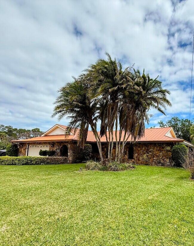 Building Photo - 465 SE Naranja Ave