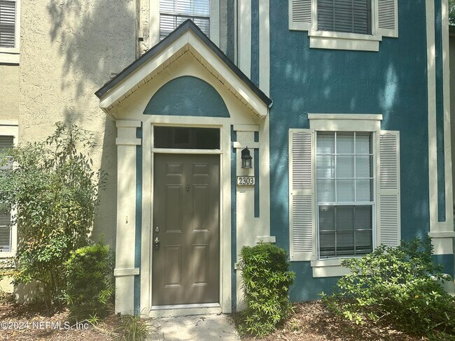 Primary Photo - 13703 Richmond Park Dr N