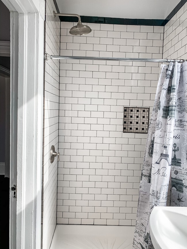 Building Photo - 219 W 33rd St
