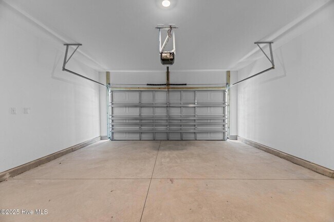 Building Photo - 1001 Tawney Trce