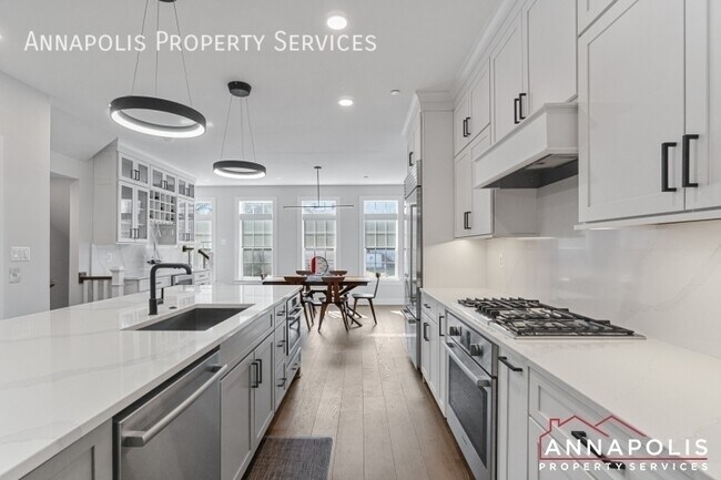 Building Photo - 285 West St