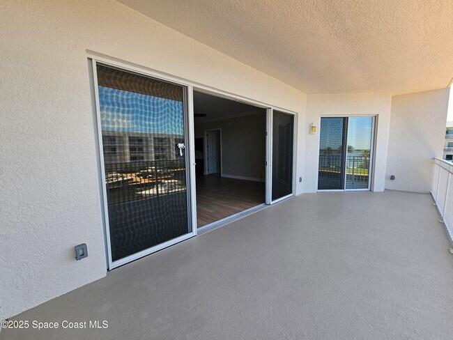 Building Photo - 590 S Banana River Dr