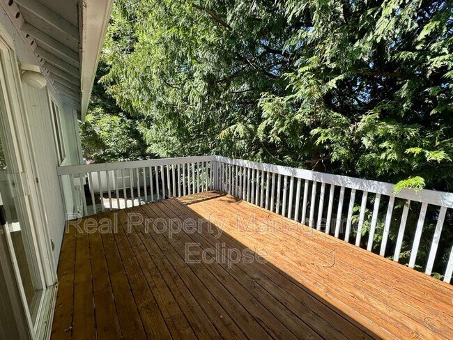 Building Photo - 7126 NE 165th Pl