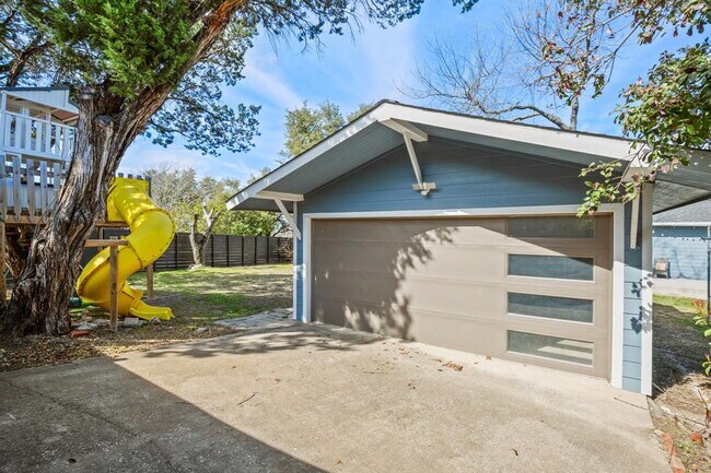 Building Photo - 6607 Avenida Ann St