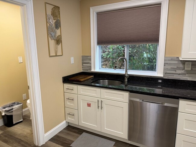 Building Photo - MOVE IN READY!!!!