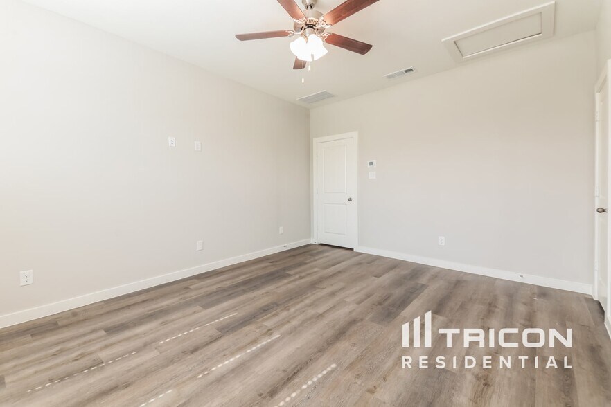 Building Photo - 2549 Dulaney Dr