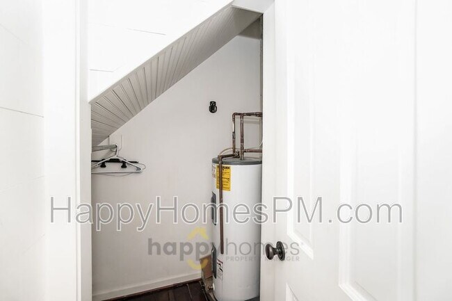 Building Photo - 251 Meeting St