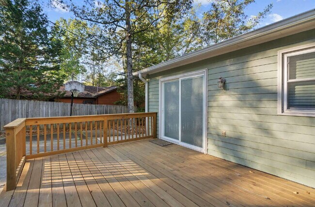 Building Photo - Updated 3-Bed Ranch w/ Modern Touches in D...