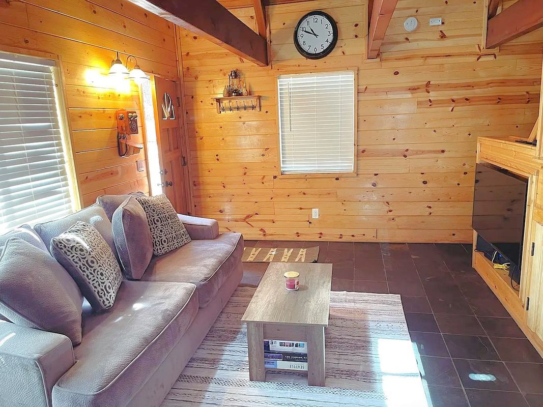 Building Photo - 2418 Fir Dr