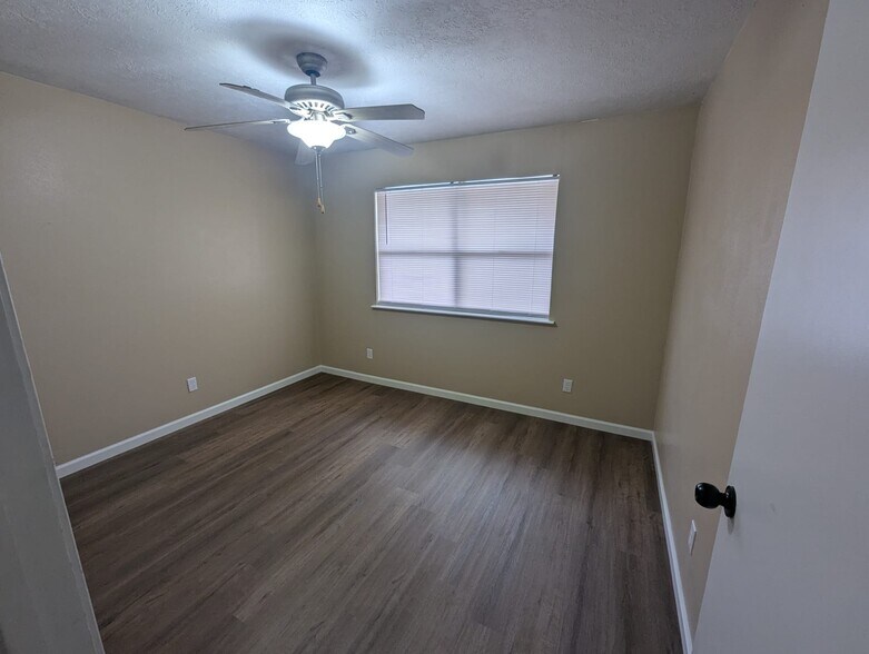 3rd bedroom / office - 2719 Canal Ave
