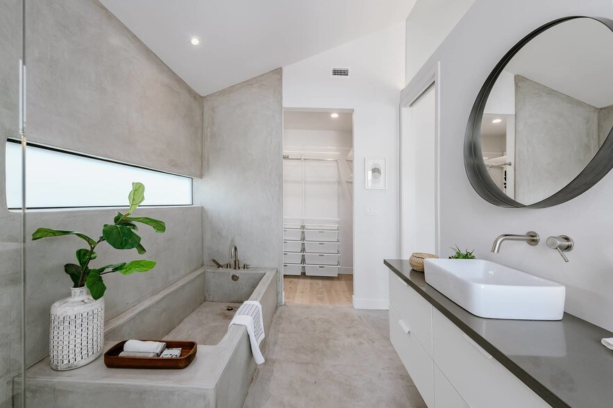 Building Photo - 3429 Larissa Dr