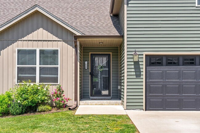 Building Photo - 3 bedroom Pet Friendly Home For Rent Near Needmore Road!