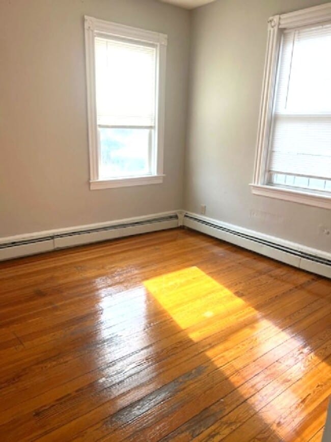 Building Photo - 35 Gloucester St