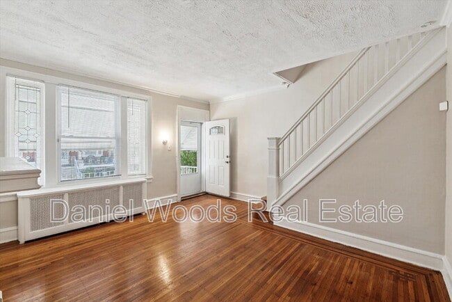 Primary Photo - 6227 Addison St