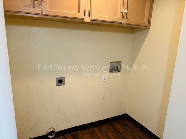 Building Photo - 8153 N Cedar Ave